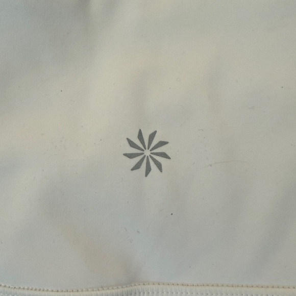 Athleta Ultimate Stash ll 7” Women's Cream Bike Shorts Size Medium - Picture 3 of 4